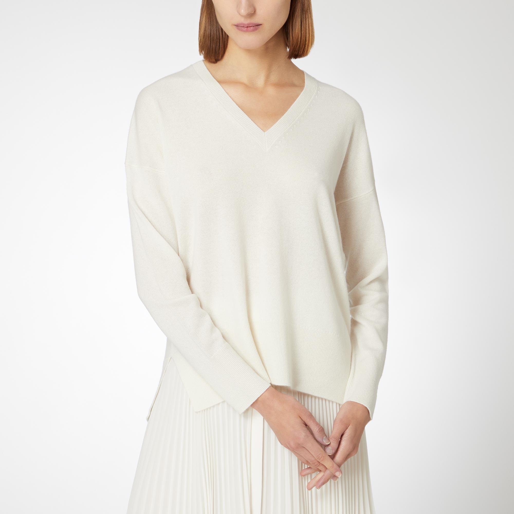 Karenia V-neck Sweater
